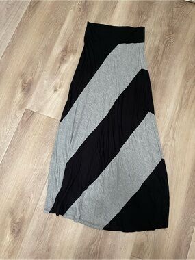 ILLA ILLA Black and Gray Diagonal-Stripe Maxi Skirt